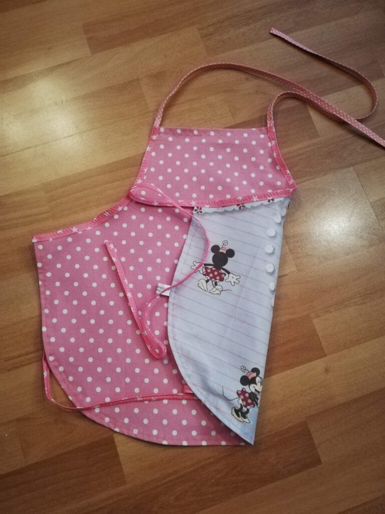 esiliina Sewn apron